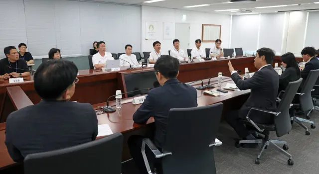 핸드볼경기장 입주 체육단체, “급여 지급도 못 해”…문체부, 긴급 대...

서울 올림픽공원 핸드볼경기장 일대에서 이어지는 집회와 시위로 체육계