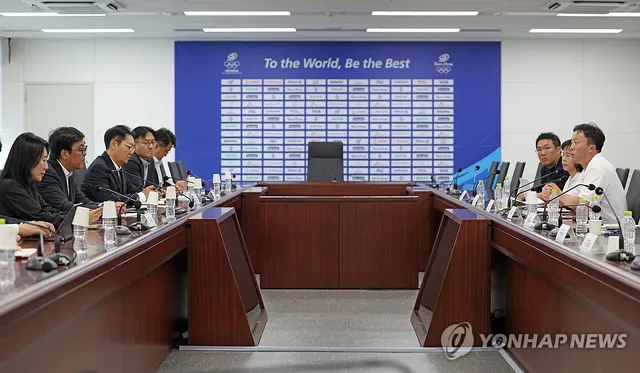문체부 장관, 핸드볼경기장 입주 종목단체와 대책 논의

(서울=연합뉴스) 최휘영 문체부 장관이 11일 서울 송파구 올림픽회관에서 국민 참정권 침