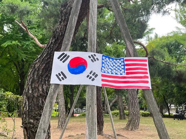 ‘재선거’ 외치면 “대진연이지” 고성… 아스팔트 보수 복귀한 잠실 시위

시민들이 자발적으로 참석해 주목을 받았던 ‘투표용지 부족 규탄 집회’에
