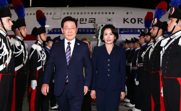 ‘6·3 지방선거 투표지 부족 사태’…李대통령 “감금·폭행 용인 못 해...

이재명 대통령이 ‘6·3 지방선거 투표지 부족 사태’ 이후 이어지