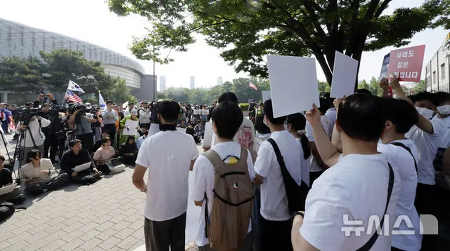 개표소 시위에 몸살 앓는 체육 단체…대한체육회 "업무 차질 최소화 총...

[서울=뉴시스]김희준 기자 = 최근 서울 송파구 올림픽공원 핸드볼경