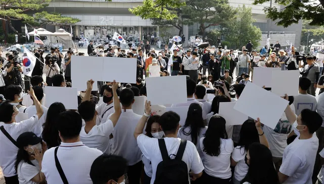 분노한 송파구 공무원들 “투표소 146곳에 선관위 직원 3명뿐…전화해도...

6·3 지방선거 투표용지 부족 사태를 두고 선거관리위원회에 대한 