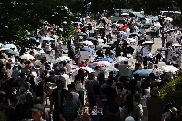 [포토] 일주일째 이어지는 잠실개표소 집회 '부정선거 재선거, 당일투표...

일주일째 이어지고 있는 서울 송파구 올림픽공원 개표소 재선거 촉구