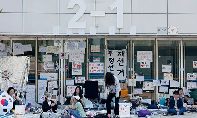 “최소한의 업무라도 볼 수 있게…” 개표소 봉쇄에 체육단체들 업무 마...

“우리의 일터를 돌려주십시오. ” 제9회 전국동시지방선거 개표소 봉