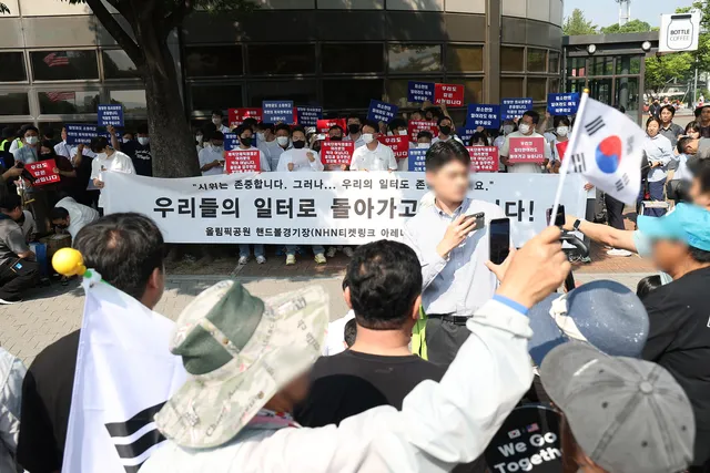 기자회견도 방해한 잠실 시위대…체육회 측 “이미 늦었지만 공권력 투...

6·3 지방선거 투표용지 부족 사태에 반발하며 잠실 개표소가 있는 서