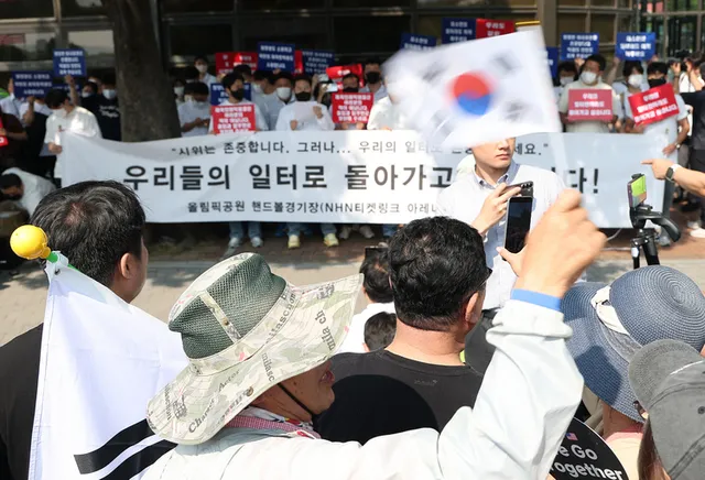 개표쇼 봉쇄 일주일 째…체육단체 "일터에 돌아가고 싶다" 호소

개표쇼 봉쇄 일주일 째…체육단체 "일터에 돌아가고 싶다" 호소투표용지 부족사태로