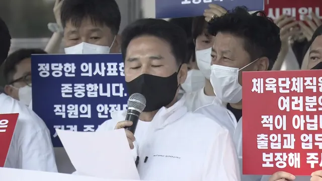 개표소 봉쇄 일주일...체육 단체 "정부 나서달라"

투표용지 부족 사태 항의 시위가 일주일째 이어지면서, 경기장 출입 통제로 출근하지 못하고 