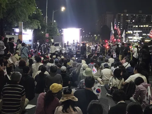 '개표소 봉쇄' 시위 엿새째 밤…부정선거 주장 인사들 한자리에

(서울=연합뉴스) 양수연 정지수 기자 = 6·3 지방선거 투표용지 부족 사태로 