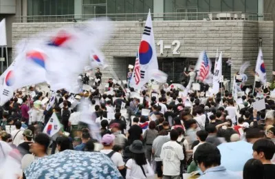 체육단체, 개표소 봉쇄 시위에 출근길 막혀…"일터로 돌아가고 싶다" 호...

[서울=뉴스핌] 고다연 기자 = 투표용지 부족 사태를 규탄하는 잠