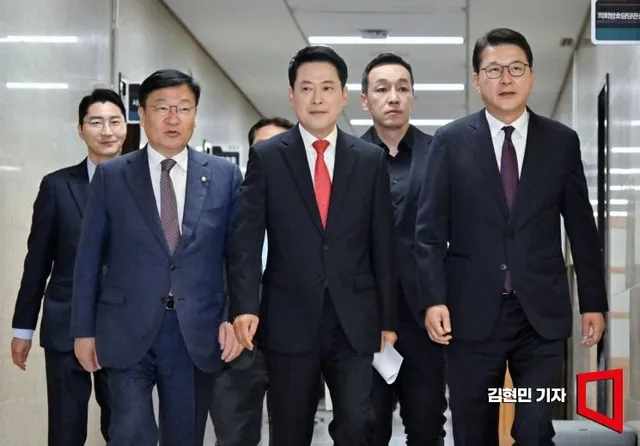 국힘 비당권파, 장동혁 사퇴 요구 본격화…張 "투표용지 사태가 먼저"

국민의힘 내 비당권파가 11일 장동혁 대표의 사퇴를 요구했다.