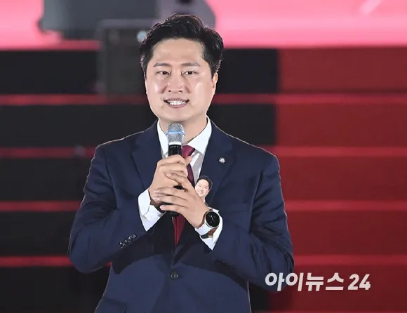 "총사퇴해야" vs "철없는 소리"…국힘 최고위 '張 거취' 공개 충돌