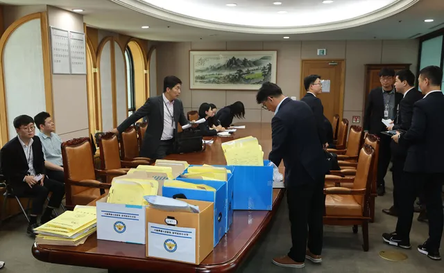 '투표지 대란' 선관위 강제수사…선관위원장에 선거법위반·직무유기 등...

6·3 지방선거 '투표용지 부족 사태' 진상 규명을 위한 검경 합동수