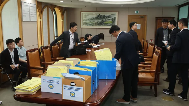 '투표용지 부족' 선관위 압수수색…선거의 자유 방해 혐의 정조준

6&middot;3 지방선거 '투표용지 부족 사태' 진상 규명을 위한 검경 합