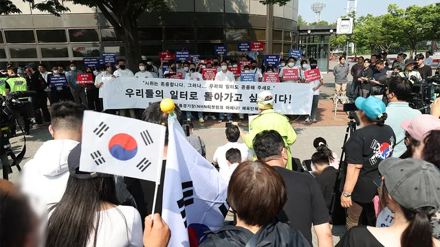 '개표소 봉쇄 시위' 일주일째…체육단체, 경기장 진입 불발

'투표용지 부족사태'로 시위 참가자들이 일주일째 봉쇄한 서울 올림픽공원 핸드볼경기장