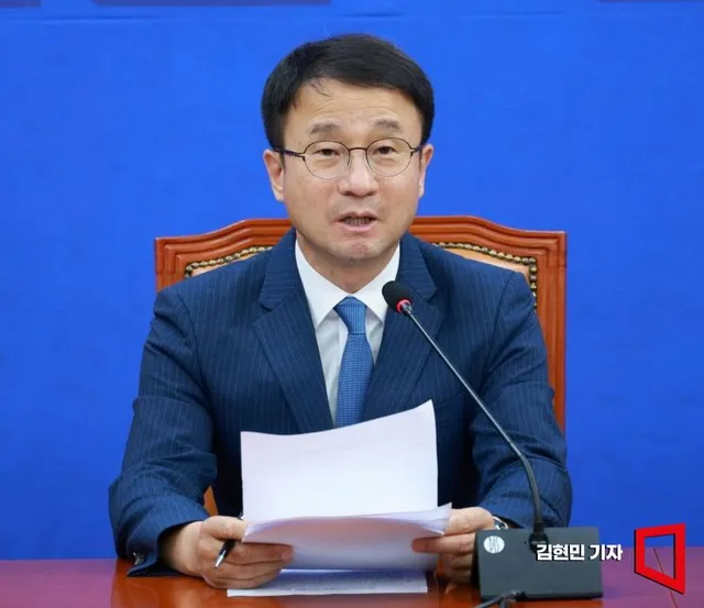 與 "국힘, 선관위 사태 정략적 악용 시도 멈추라"

한병도 더불어민주당 원내대표는 11일