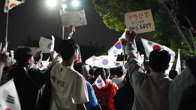 점점 늘어나는 재선거 시위대 속 기독교 집회…"누가 뭐라든 기도할 자...

[뉴스앤조이-엄태빈 기자] 6·3 지방선거 투표용지 부족 사태에 항