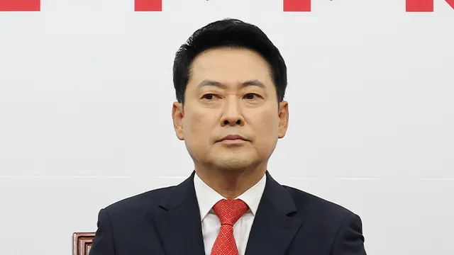 장동혁, 투표용지 상자 폐기에 "증거인멸…특검·전국 재선거해야"

장동혁, 투표용지 상자 폐기에 "증거인멸…특검·전국 재선거해야"잠실7동 제2투