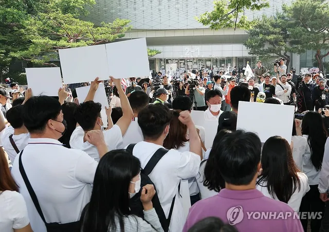 체육단체들, 업무 정상화 호소문 발표 기자회견

(서울=연합뉴스) 김성민 기자 = 6·3 지방선거 투표용지 부족 사태로 빚어진 '잠실 개표소 봉