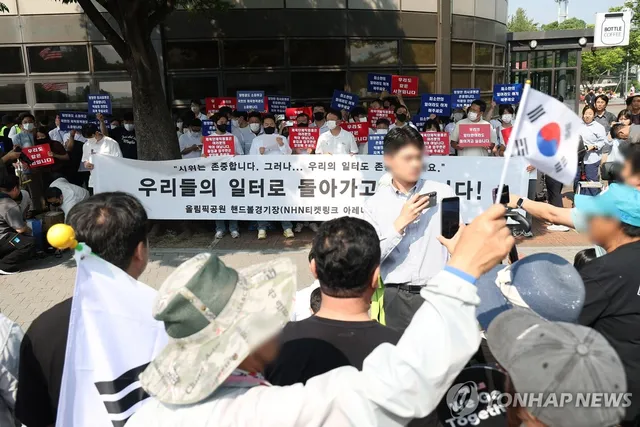 업무 정상화 호소문 발표하는 체육단체들

(서울=연합뉴스) 김성민 기자 = 6·3 지방선거 투표용지 부족 사태로 빚어진 '잠실 개표소 봉쇄 시위