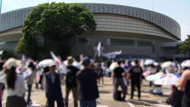 "부정선거" 시위에 행정 마비…경찰 조롱도 선 넘어

서울 올림픽공원 개표소 봉쇄 시위 현장에서 주축이었던 20대, 30대 청년들이 줄어들자 부