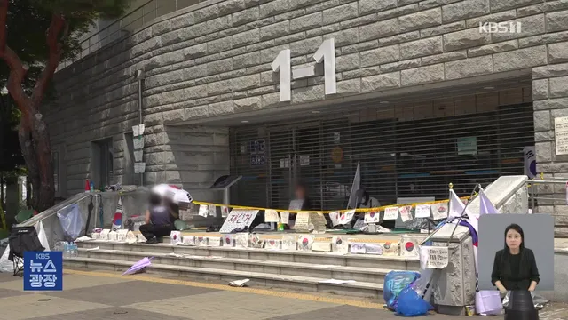 개표소 봉쇄 일주일째…체육단체들 호소문까지

[앵커] 개표소였던 서울 잠실 올림픽 공원 경기장에선 일주일째 시민들의 집회가 계속되고 있습니다. 