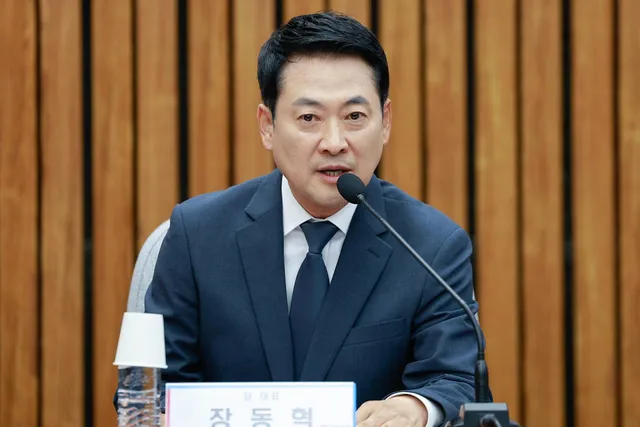 연일 '지선 재선거' 외치는 장동혁... 시선 피하는 국민의힘

장동혁 국민의힘 대표가 투표용지 부족 사태로 전국 재선거를 주장했으나, 당내 반