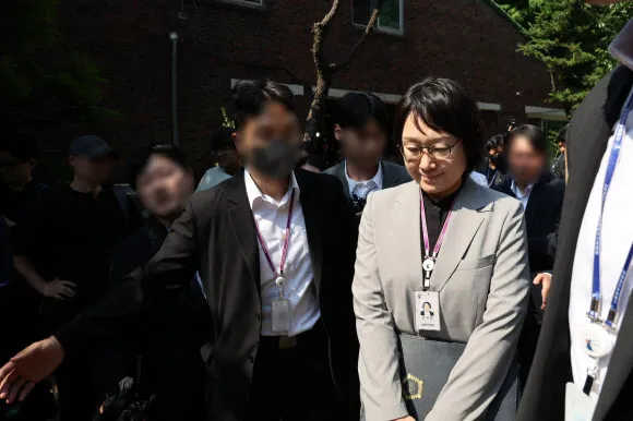 ‘6·3 지방선거 투표지 부족 사태’ 법원, 잠실 투표소 증거 확보 실패

법원이 6·3 지방선거 투표용지 부족 사태가 발생한 송파구 투표소를 