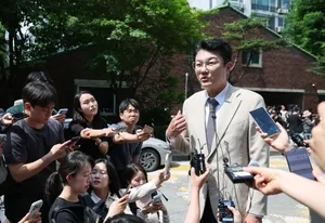 [정치 talk] '낙선 불복' 6·3지선 정당성 검증 시끌

정치는 비단 국회나 청와대, 회의실에서만 이뤄지는 게 아니다. 일상생활에서 일어나
