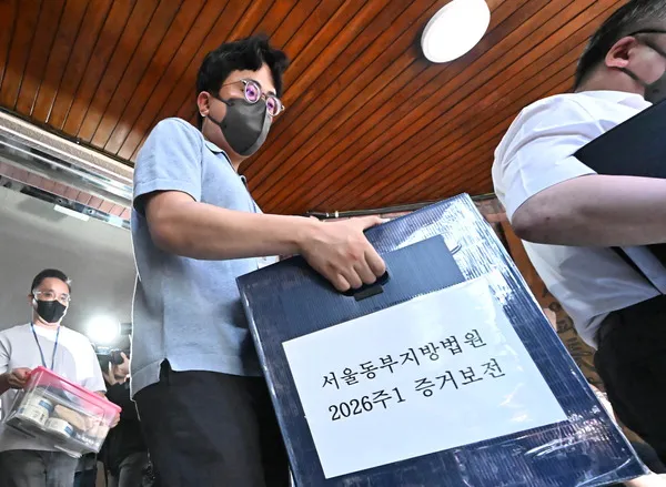 “짓밟힌 참정권” 대학가 시국선언…사라진 증거보전물(잠실 투표소 투...

- 부산대 등 전국 19곳 총학 동참  - 학생들도 과잠시위로 지지 