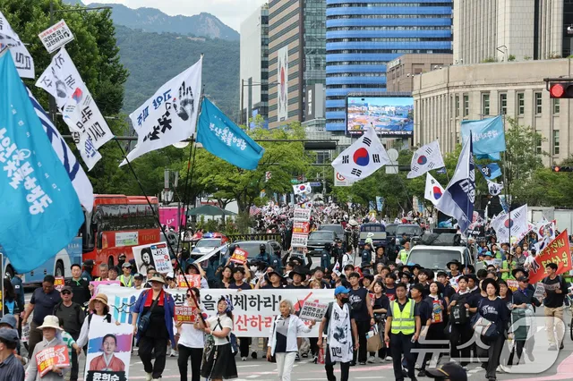 삼일절 연휴 서울 도심 대규모 집회·마라톤으로 교통혼잡 예상

28일·1일 시민단체 집회 및 행진, 2일 마라톤 대회 "도심권 주요 도로 교통정