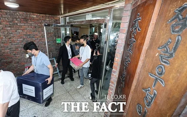 '투표용지 부족' 증거물 행방 묘연…"선관위도 몰라" (종합)

법원, 투표용지 보관상자 확보 실패잠실7동 투표소 검증 26분 만에 철수소재 확