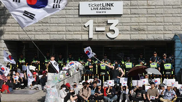 이 대통령 “잠실 시위 현장 경찰에 모욕 도 넘어…폭력 행위 용인 안 돼...

이재명 대통령은 “잠실 시위 현장에 배치된 경찰관을 향한 일부 