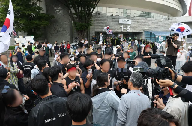 봉쇄 집회…대한체육회 "정치적 입장 없지만, AG 등 차질"

최근 올림픽공원 핸드볼경기장 일대의 집회·시위로 경기장 내 입주한 회원종목단체들이