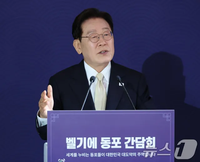 李대통령 "잠실 시위서 경찰 욕설·폭행…도저히 용납하기 어려운 일"

"경찰관도 누군가의 소중한 가족이자 제복 입은 시민" "선 넘는 행위, 용