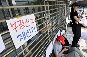 “우리 인권, 자존심 어디로” 잠실 개표소 시위대 폭언·조롱에 경찰 호...

[헤럴드경제=박혜원 기자] “우리의 인권과 자존심 어느 수준에 있