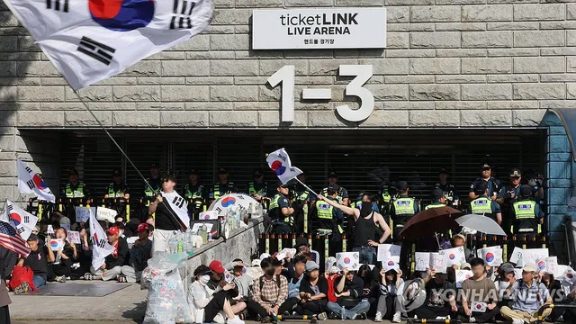 李대통령 "잠실 시위현장 경찰에 모욕 도넘어…폭력 없어야"

(브뤼셀=연합뉴스) 임형섭 고동욱 기자 = 벨기에를 방문 중인 이재명 대통령은 10