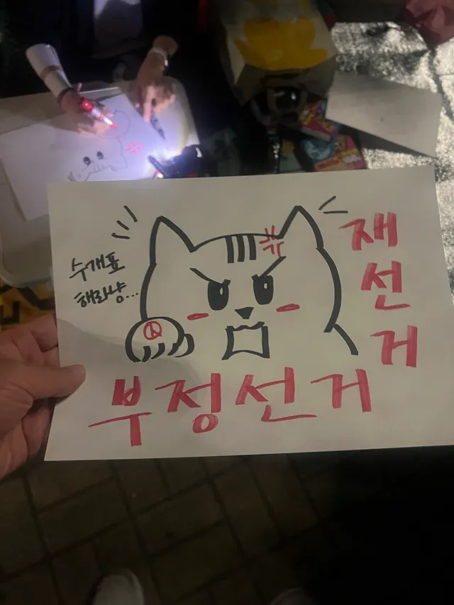 실시간 ‘올공‘ 정보 주말특집.

’올공‘에 가면 < 2 >
올공 미술 맛집 입니다. 

위치는 1-4쪽입니다.
널리 퍼뜨리진 말아주세요 🙏
