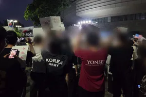 ‘퇴근 넥타이부대 합세’ 저녁 밥까지 걸렀다…나흘 밤 넘는 올림픽공원 집회 [세상&]

[헤럴드경제=이영기 기자] 6·3 지방선거 투표용지 부족