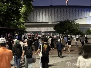 [잠실 참정권 집회] 퇴근 후 집 대신 ‘올공’으로… 밤에 더 커지는 “부정선거 재선거!”

[천지일보=김민희 기자] 투표용지 부족 사태를 계기