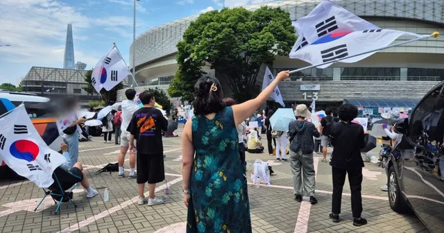 "재선거 넘어 선관위 개혁해야" 올림픽공원 집회, 대학가로 확산[종합]

9일 정오께 서울 송파구 올림픽공원 핸드볼경기장 일대에 모인 유권자들이
