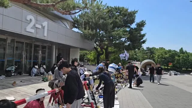 바리케이드 2분만에 치웠습니다