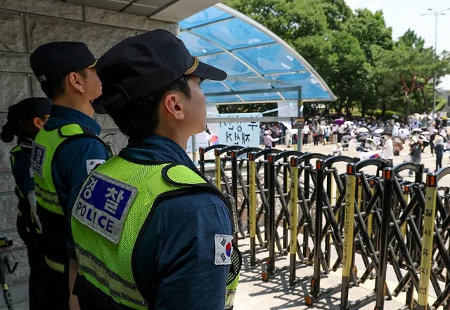 박정보 서울경찰청장, '잠실 시위' 관리 경력에 격려 서한…법률·심리...

'잠실 개표소 봉쇄 시위 현장에 투입된 경찰관들이 일부 시위 참가자