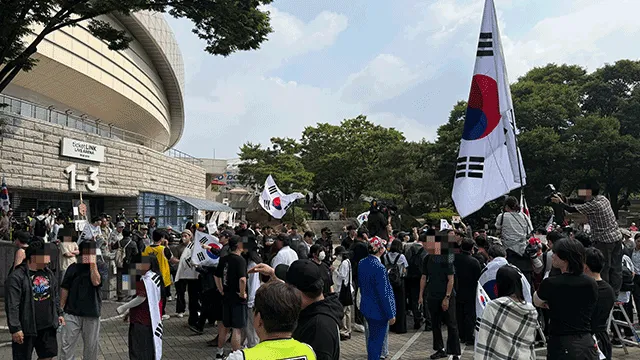‘봉쇄 6일째’ 경기장 입주 체육단체들 “업무 마비…우리 일터도 존중...

엿새째 봉쇄 시위가 이어지고 있는 서울 올림픽공원 핸드볼경기장에 입