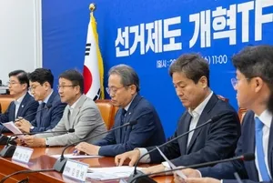 선거제 개혁 TF 띄운 민주당 "필요하면 개헌까지"

더불어민주당이 6·3 지방선거 투표용지 부족사태와 관련해 선거제도 개혁 태스크포스(TF)를