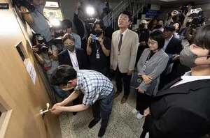 사라진 잠실 투표소 '1번 상자'…법원, 현장검증 30분 만에 빈손 철수

6.3 지방선거 당시 투표용지 부족 사태가 발생한 서울 송파구 잠실7
