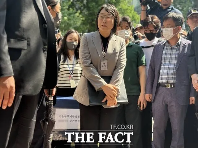 '투표용지 부족' 증거물 없었다…투표소 검증 26분만 빈손 철수

법원, 투표용지 보관상자 없어 증거물 확보 실패선관위도 어디 있는지 몰라…선거