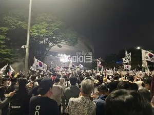 [임명묵의 K맥짚기] 올림픽공원 메운 2030 집회, 그 끝은 무엇인가?

6월 3일에 치러진 지방선거 과정에서 발생한 투표 용지 부족 사태가 
