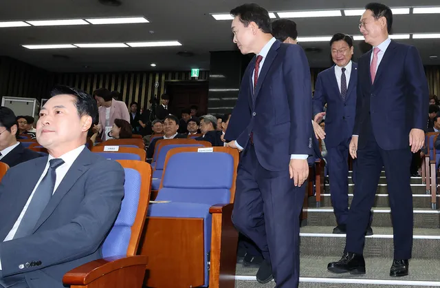 국힘 쇄신할까…거취 압박 속 ‘재선거’에 올인하는 張의 노림수

10일 국민의힘 차기 원내대표에 당권파인 3선의 정점식 의원(경남 통영·고성)이