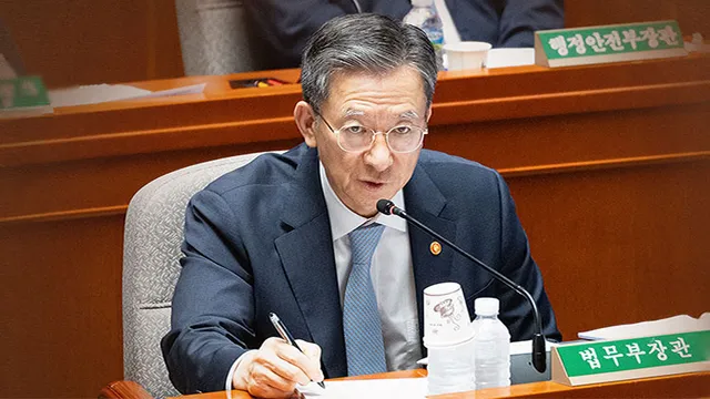 정성호 법무장관 "선관위, 해체수준 개혁 받아들여야…잠실시위 정당한...

정성호 법무장관 "선관위, 해체수준 개혁 받아들여야…잠실시위 정당한 