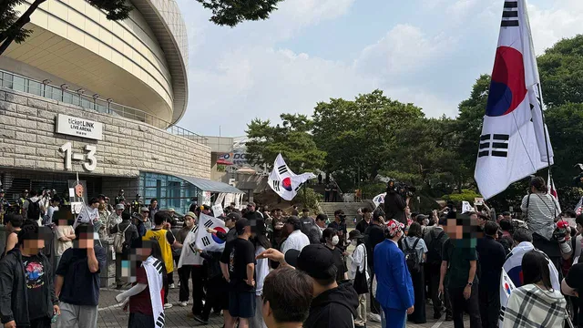 '잠실 개표소 시위' 체육단체 진입 실패 "업무 터전 뺏겼다"

서울 송파구 올림픽공원 핸드볼경기장에 입주해있는 체육단체들이 오늘도 시위대의 방